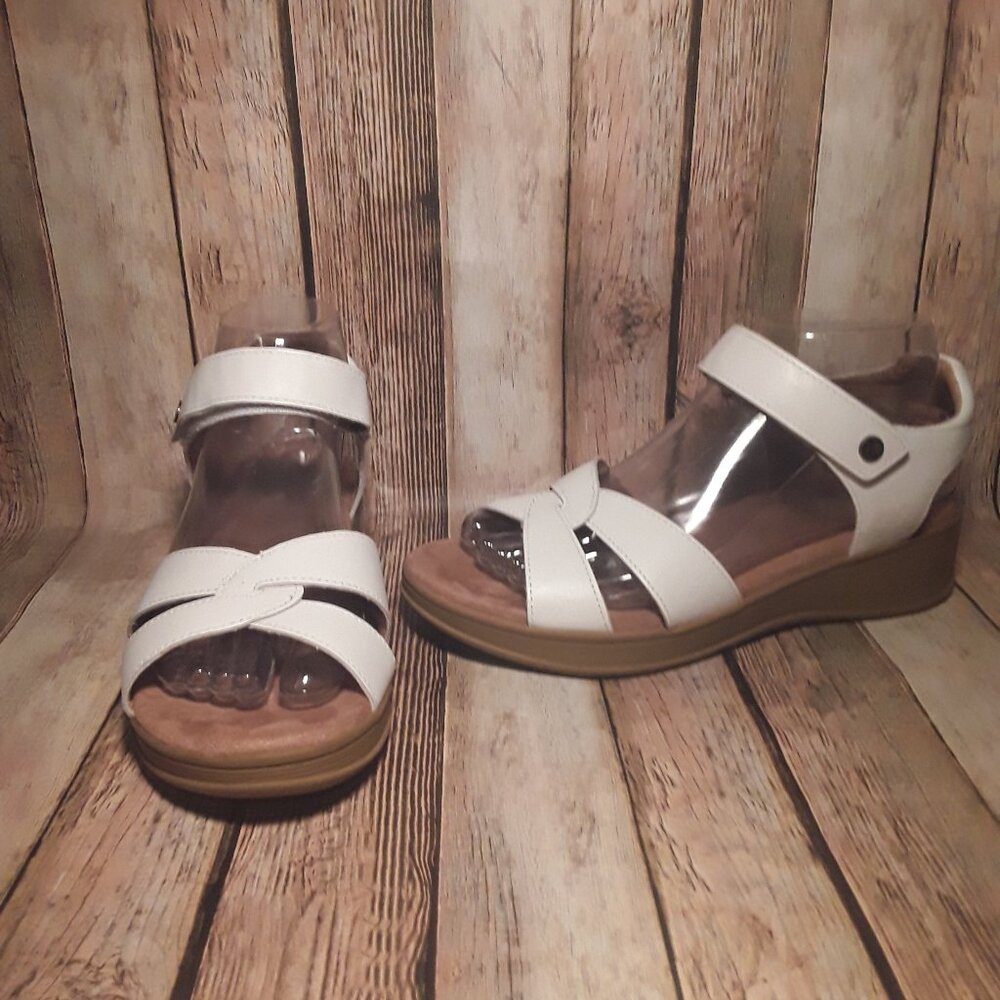 Lands' End Women's White Sandals Sz 7.5B